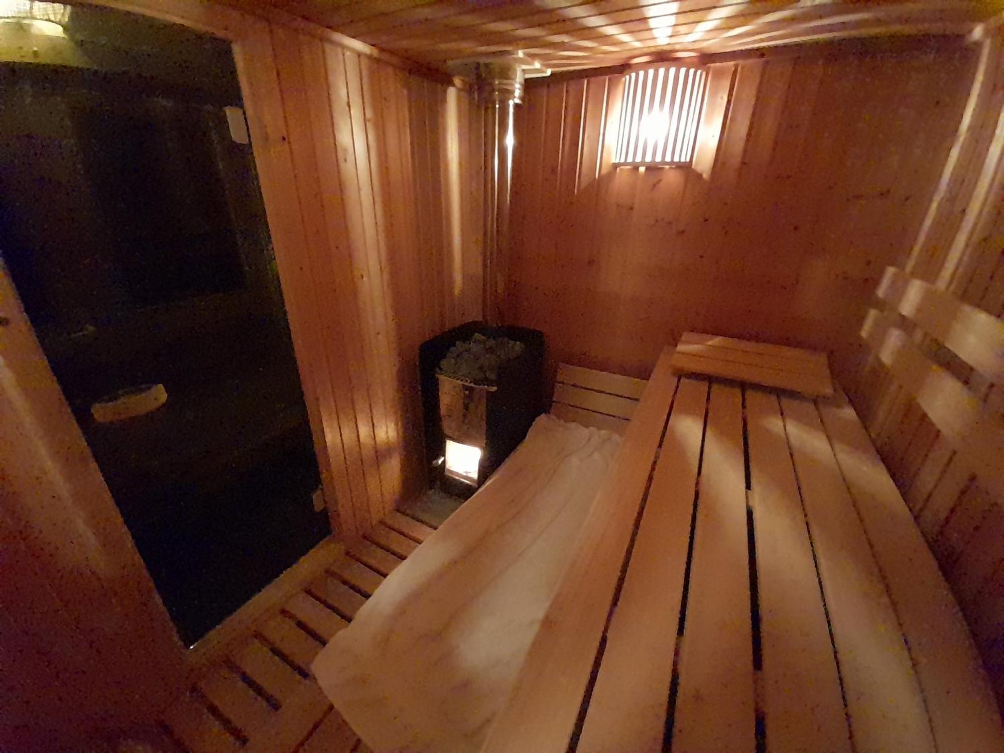 Beautiful 6-Person Chalet With Finnish Wood-Fired Sauna Tzummarum Ngoại thất bức ảnh
