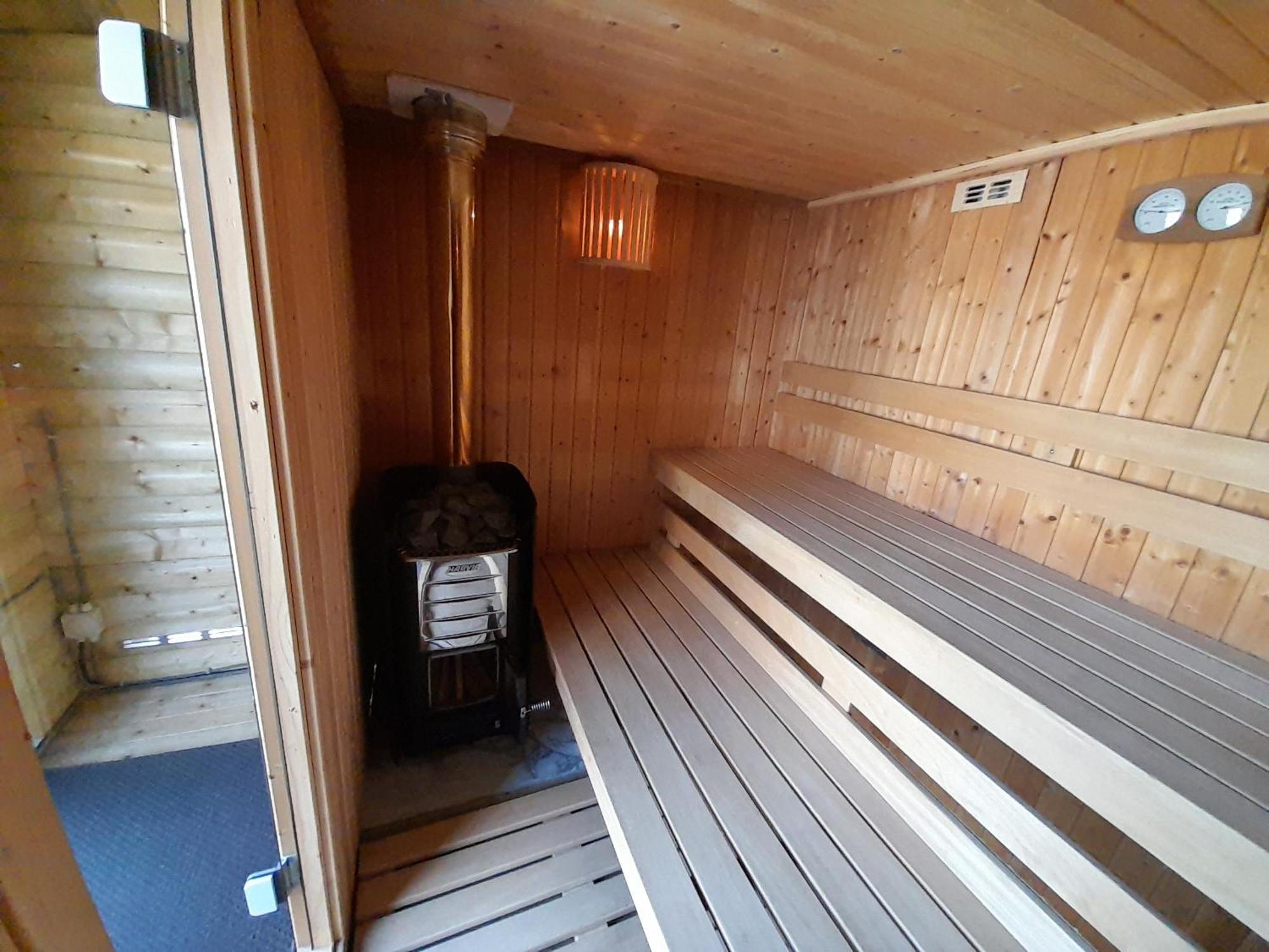Beautiful 6-Person Chalet With Finnish Wood-Fired Sauna Tzummarum Ngoại thất bức ảnh