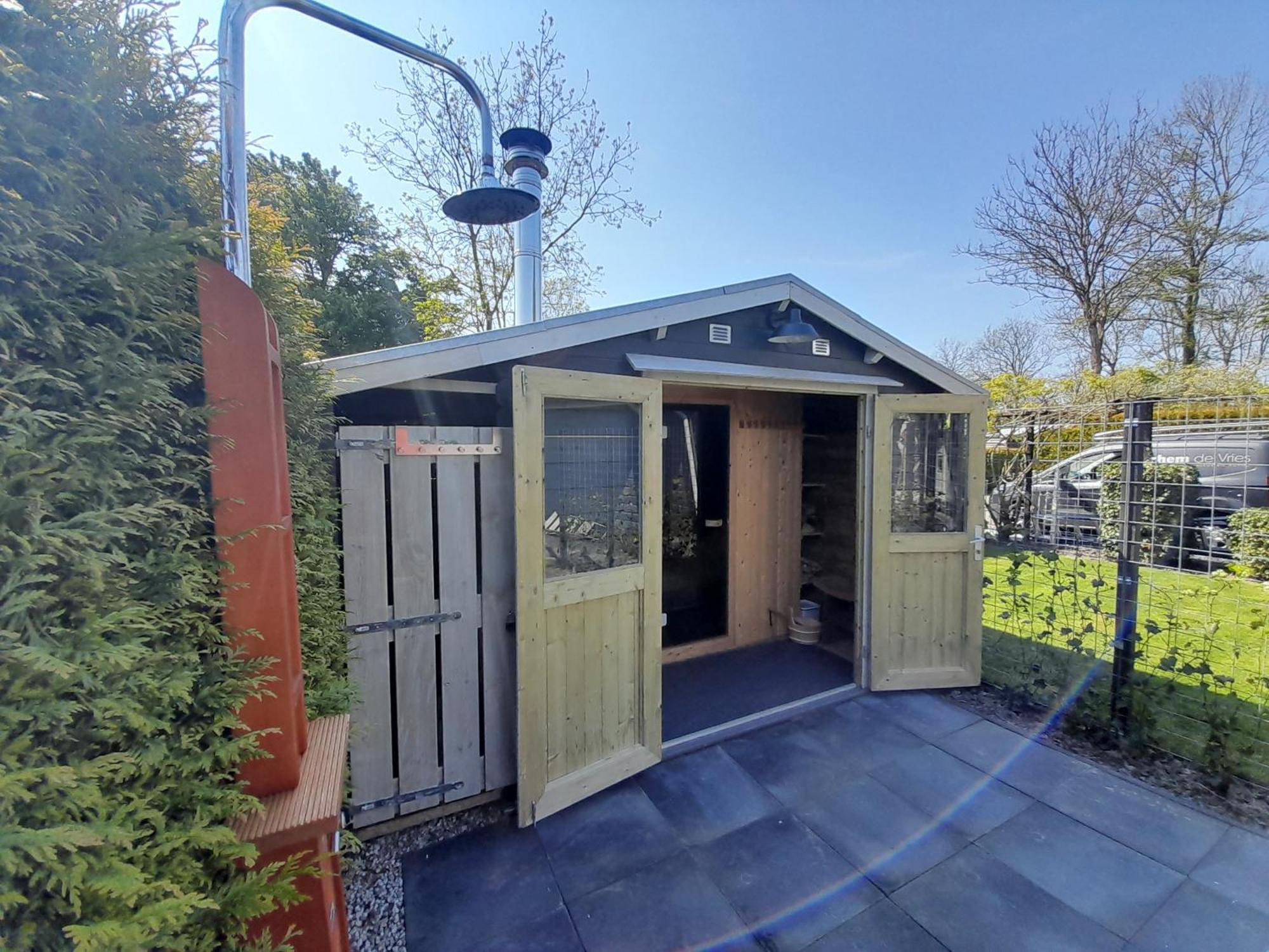 Beautiful 6-Person Chalet With Finnish Wood-Fired Sauna Tzummarum Ngoại thất bức ảnh