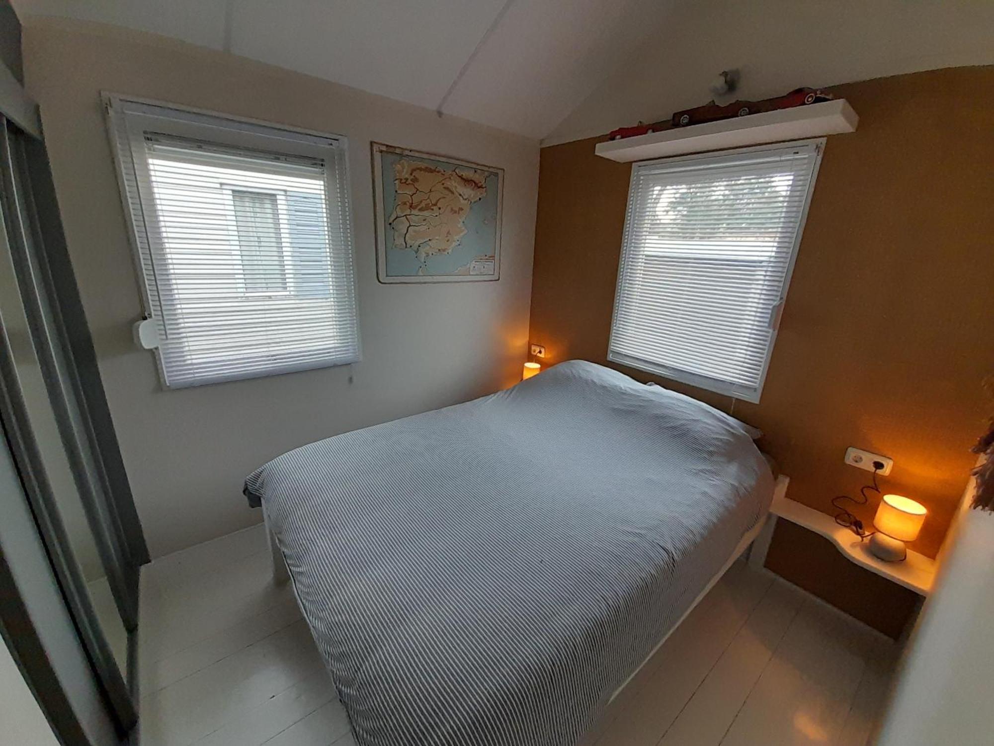 Beautiful 6-Person Chalet With Finnish Wood-Fired Sauna Tzummarum Ngoại thất bức ảnh